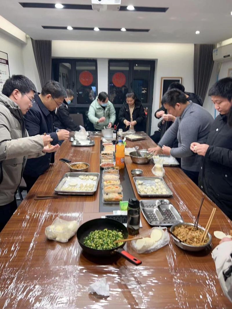 通達軟件公司組織開展“情暖冬至，餃香飄逸”冬至包餃子活動